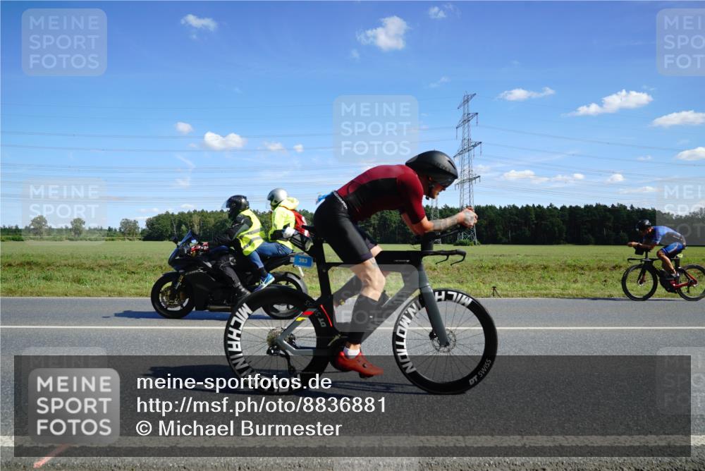 07.09.2025 - 19. Norderstedt Triathlon Michael Burmester http://msf.ph/oto/8836881 07.09.2025 14:08:06 Radfahren 393, 964, 969 meine-sportfotos.de