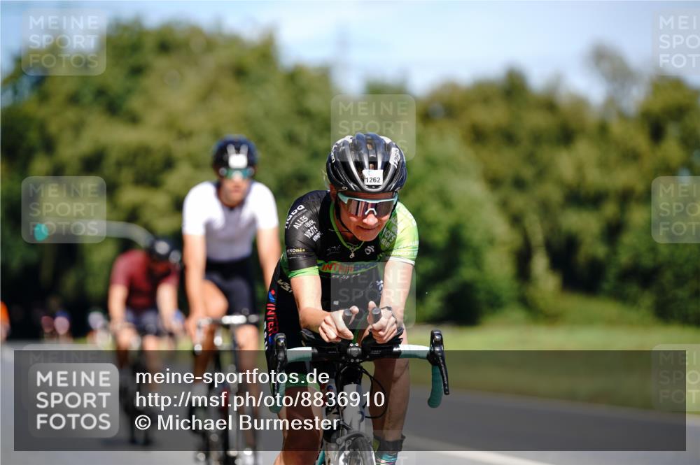 07.09.2025 - 19. Norderstedt Triathlon Michael Burmester http://msf.ph/oto/8836910 07.09.2025 12:50:39 Radfahren 347, 759, 814, 1262 meine-sportfotos.de