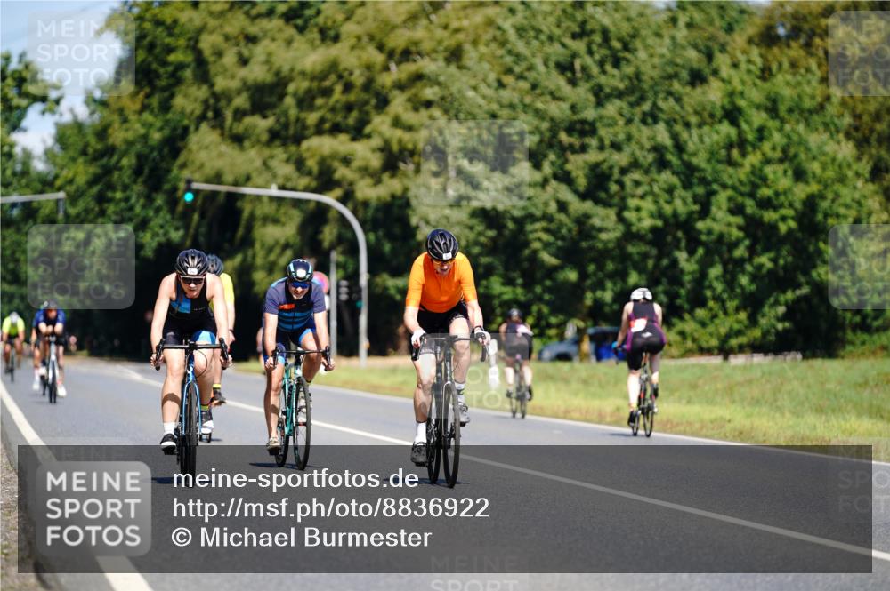 07.09.2025 - 19. Norderstedt Triathlon Michael Burmester http://msf.ph/oto/8836922 07.09.2025 12:50:44 Radfahren 274, 323, 324 meine-sportfotos.de