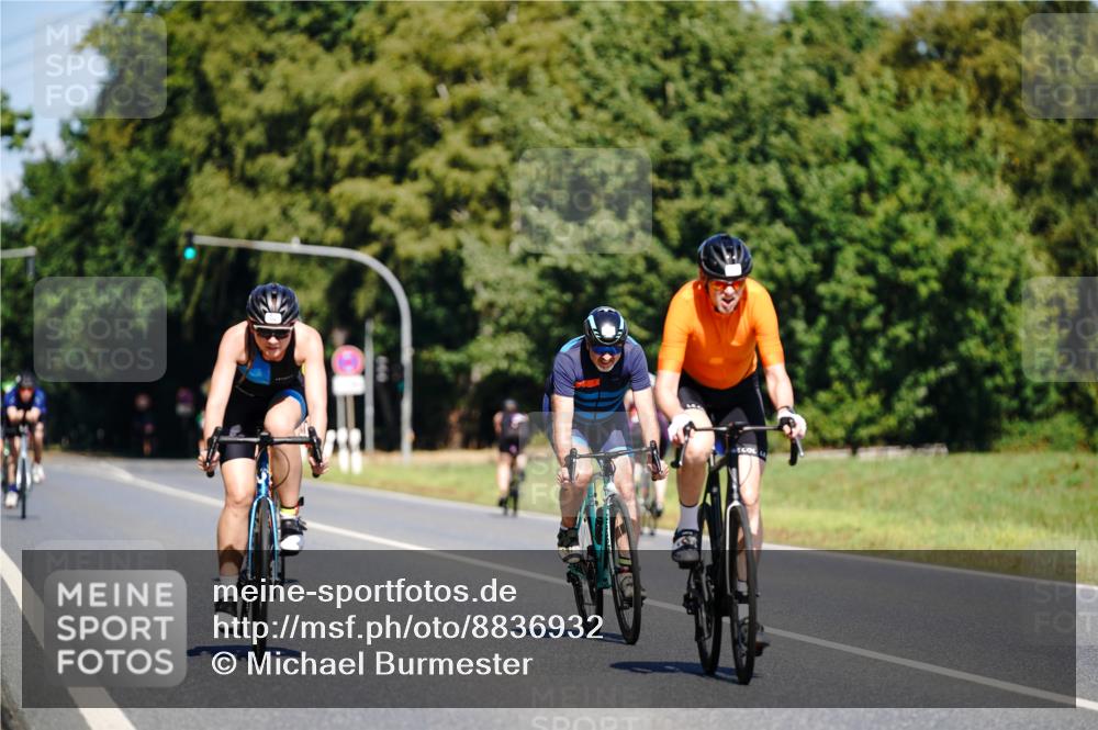 07.09.2025 - 19. Norderstedt Triathlon Michael Burmester http://msf.ph/oto/8836932 07.09.2025 12:50:45 Radfahren 274, 323, 324, 1384 meine-sportfotos.de