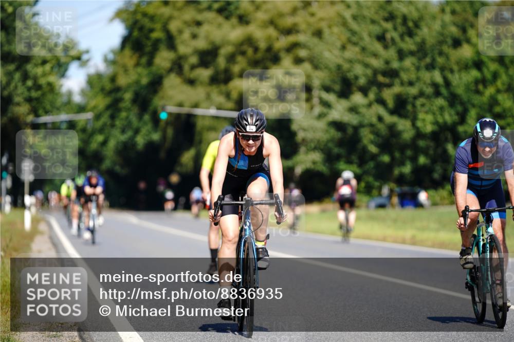 07.09.2025 - 19. Norderstedt Triathlon Michael Burmester http://msf.ph/oto/8836935 07.09.2025 12:50:45 Radfahren 274, 323, 324, 1384 meine-sportfotos.de