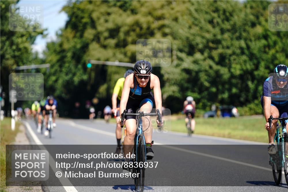 07.09.2025 - 19. Norderstedt Triathlon Michael Burmester http://msf.ph/oto/8836937 07.09.2025 12:50:45 Radfahren 274, 323, 324, 1384 meine-sportfotos.de