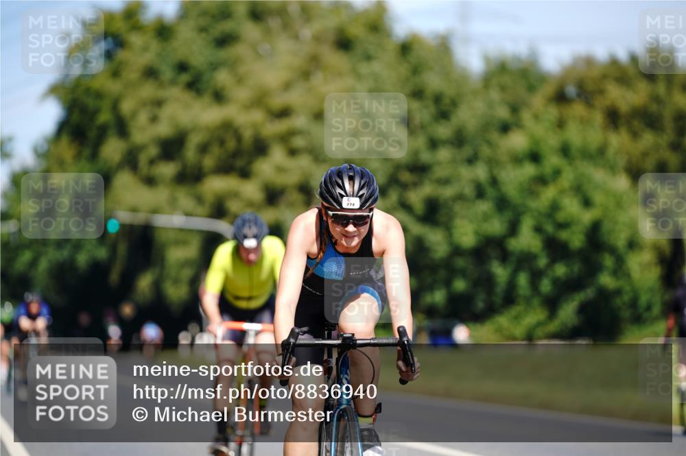 07.09.2025 - 19. Norderstedt Triathlon Michael Burmester http://msf.ph/oto/8836940 07.09.2025 12:50:46 Radfahren 274, 323, 324, 1384 meine-sportfotos.de