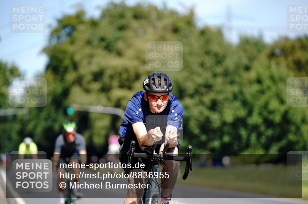 07.09.2025 - 19. Norderstedt Triathlon Michael Burmester http://msf.ph/oto/8836955 07.09.2025 12:50:51 Radfahren 301, 1299, 1384 meine-sportfotos.de