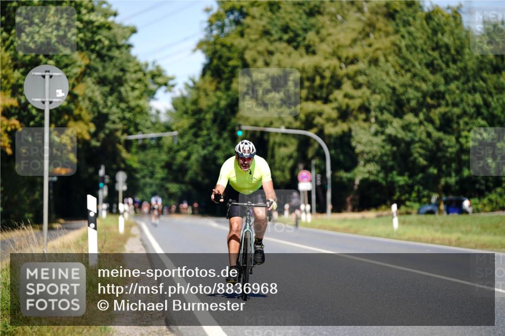 07.09.2025 - 19. Norderstedt Triathlon Michael Burmester http://msf.ph/oto/8836968 07.09.2025 12:50:54 Radfahren 301, 313, 1299 meine-sportfotos.de