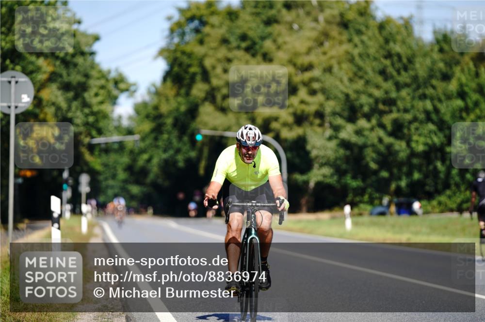 07.09.2025 - 19. Norderstedt Triathlon Michael Burmester http://msf.ph/oto/8836974 07.09.2025 12:50:55 Radfahren 301, 313 meine-sportfotos.de