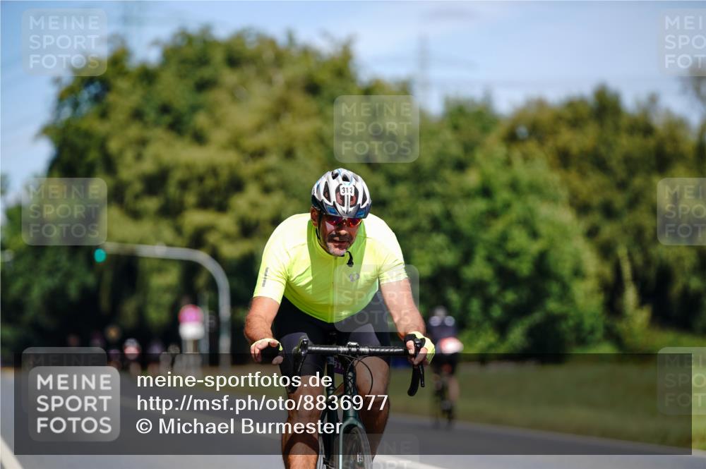 07.09.2025 - 19. Norderstedt Triathlon Michael Burmester http://msf.ph/oto/8836977 07.09.2025 12:50:55 Radfahren 301, 313 meine-sportfotos.de