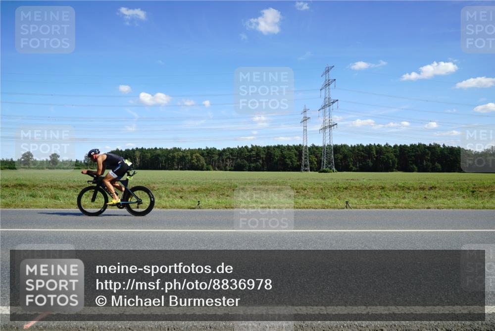 07.09.2025 - 19. Norderstedt Triathlon Michael Burmester http://msf.ph/oto/8836978 07.09.2025 14:08:19 Radfahren 1005 meine-sportfotos.de