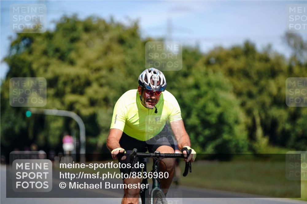 07.09.2025 - 19. Norderstedt Triathlon Michael Burmester http://msf.ph/oto/8836980 07.09.2025 12:50:55 Radfahren 301, 313 meine-sportfotos.de