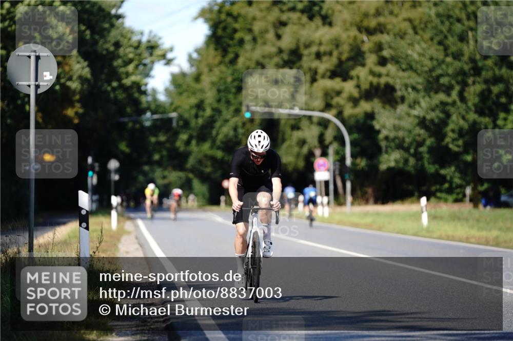 07.09.2025 - 19. Norderstedt Triathlon Michael Burmester http://msf.ph/oto/8837003 07.09.2025 14:11:56 Radfahren 1025 meine-sportfotos.de