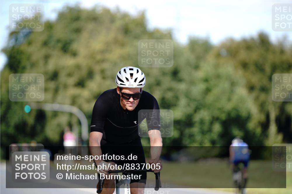 07.09.2025 - 19. Norderstedt Triathlon Michael Burmester http://msf.ph/oto/8837005 07.09.2025 14:11:57 Radfahren 1025 meine-sportfotos.de