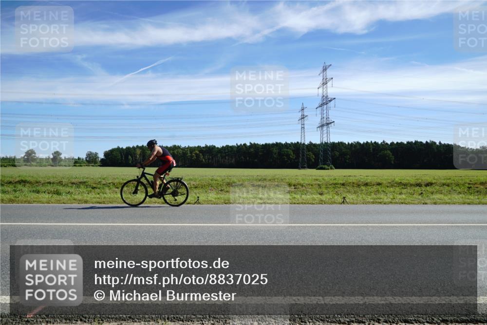 07.09.2025 - 19. Norderstedt Triathlon Michael Burmester http://msf.ph/oto/8837025 07.09.2025 12:02:17 Radfahren  meine-sportfotos.de