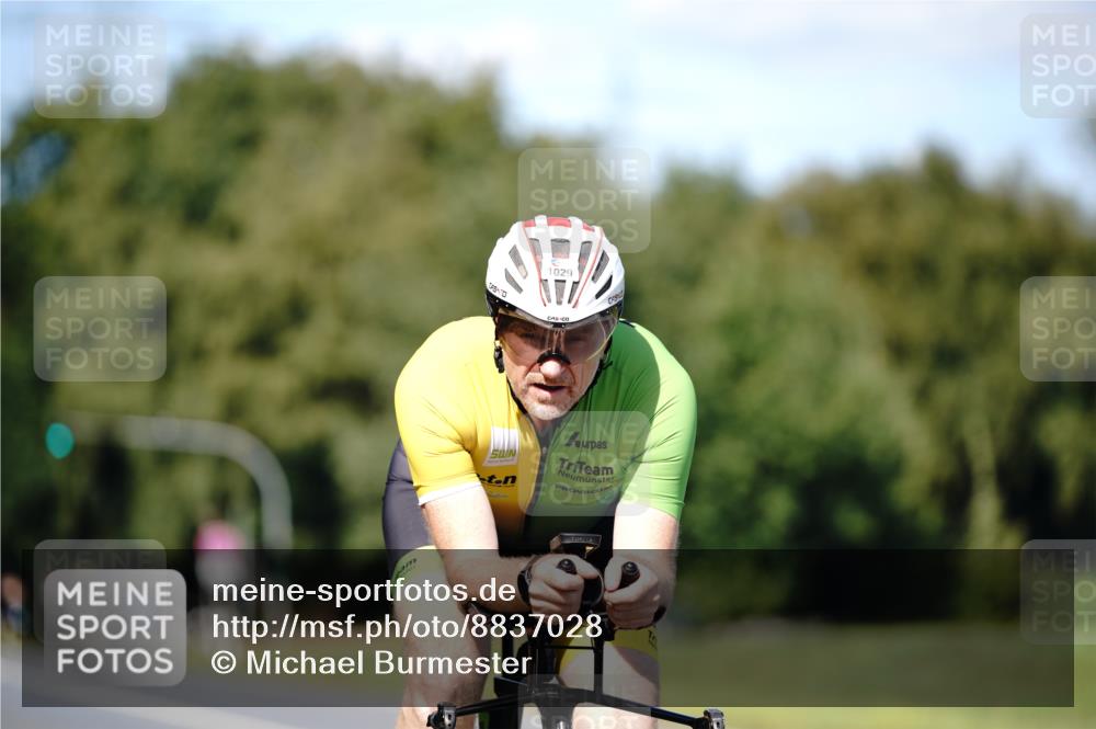 07.09.2025 - 19. Norderstedt Triathlon Michael Burmester http://msf.ph/oto/8837028 07.09.2025 14:12:08 Radfahren 911, 1029 meine-sportfotos.de