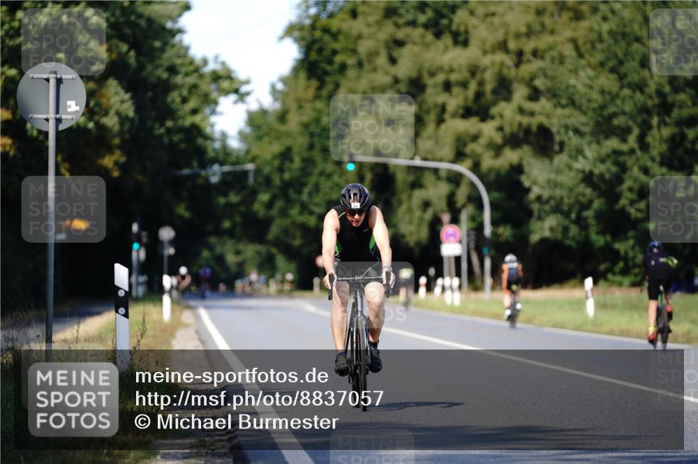 07.09.2025 - 19. Norderstedt Triathlon Michael Burmester http://msf.ph/oto/8837057 07.09.2025 14:12:39 Radfahren 888 meine-sportfotos.de