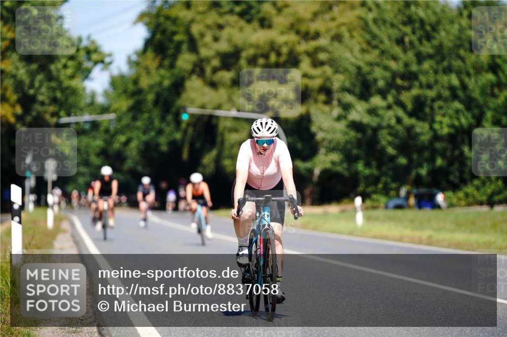07.09.2025 - 19. Norderstedt Triathlon Michael Burmester http://msf.ph/oto/8837058 07.09.2025 12:51:41 Radfahren 329, 723, 747, 1366 meine-sportfotos.de