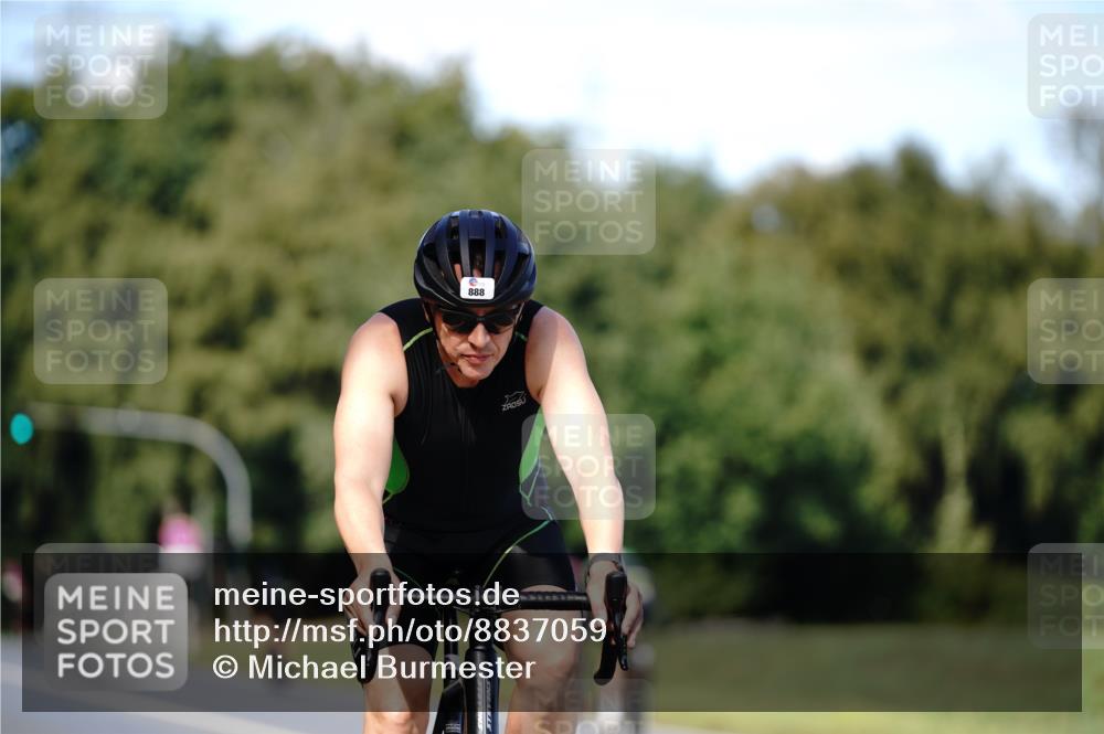07.09.2025 - 19. Norderstedt Triathlon Michael Burmester http://msf.ph/oto/8837059 07.09.2025 14:12:41 Radfahren 888 meine-sportfotos.de