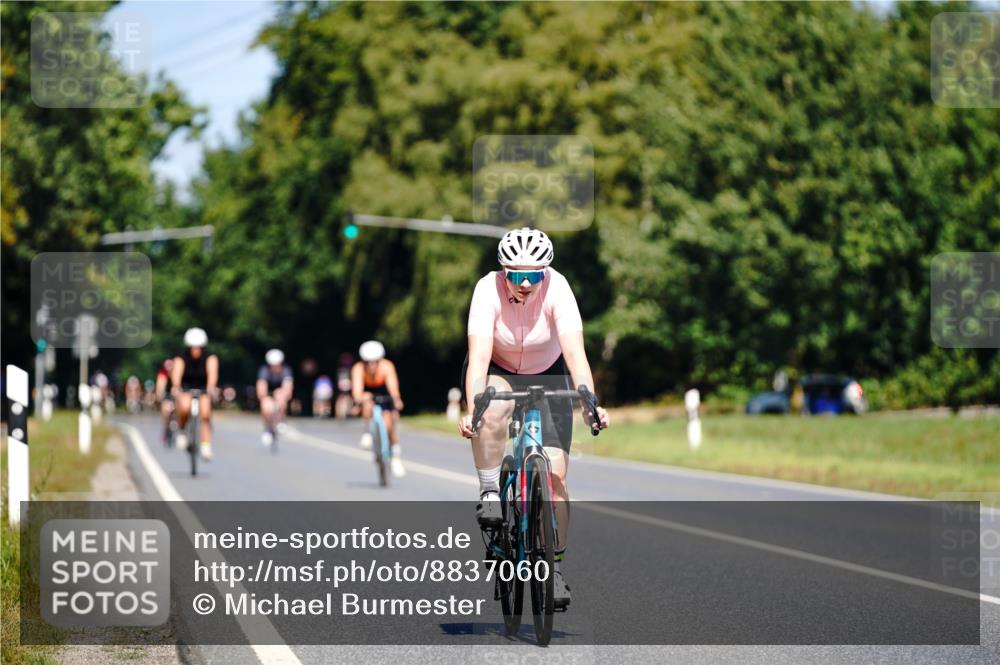 07.09.2025 - 19. Norderstedt Triathlon Michael Burmester http://msf.ph/oto/8837060 07.09.2025 12:51:41 Radfahren 329, 723, 747, 1366 meine-sportfotos.de