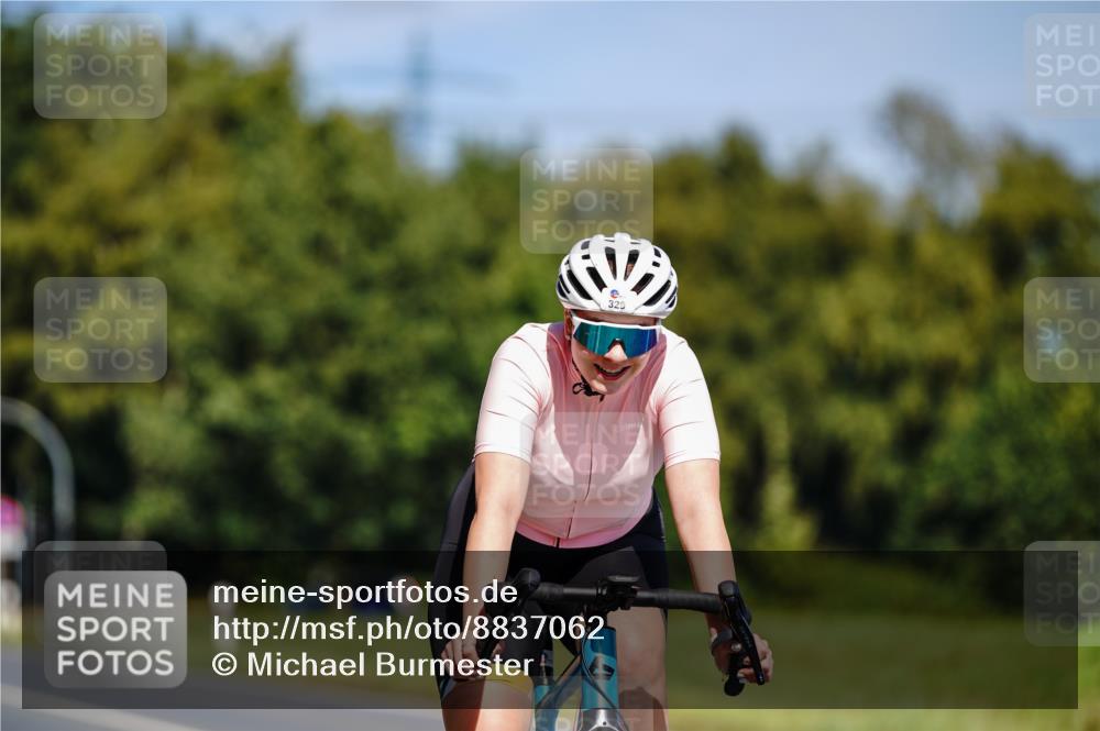 07.09.2025 - 19. Norderstedt Triathlon Michael Burmester http://msf.ph/oto/8837062 07.09.2025 12:51:43 Radfahren 329, 747, 1366 meine-sportfotos.de