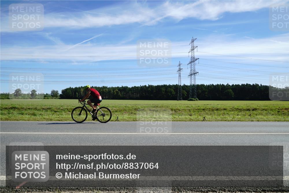 07.09.2025 - 19. Norderstedt Triathlon Michael Burmester http://msf.ph/oto/8837064 07.09.2025 12:02:19 Radfahren 1364 meine-sportfotos.de