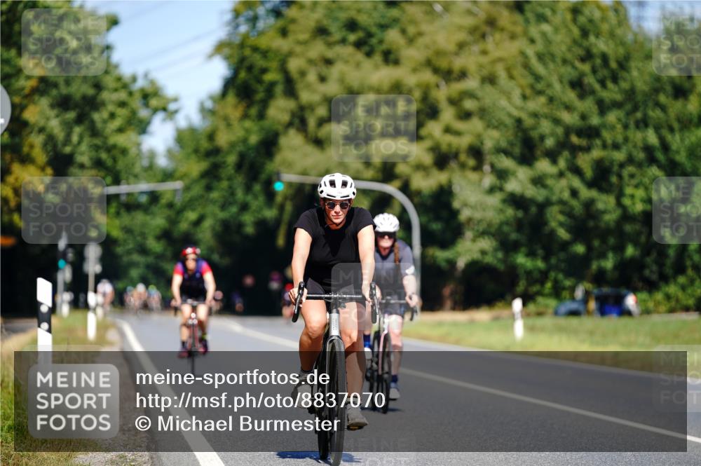 07.09.2025 - 19. Norderstedt Triathlon Michael Burmester http://msf.ph/oto/8837070 07.09.2025 12:51:47 Radfahren 211, 745, 1389 meine-sportfotos.de