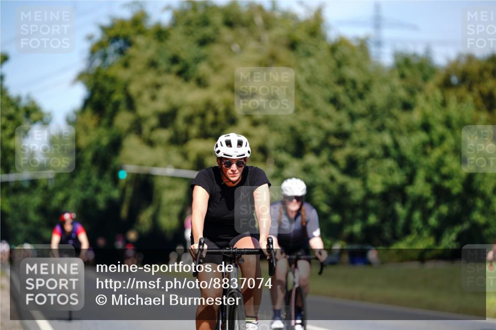 07.09.2025 - 19. Norderstedt Triathlon Michael Burmester http://msf.ph/oto/8837074 07.09.2025 12:51:48 Radfahren 211, 745, 1389 meine-sportfotos.de