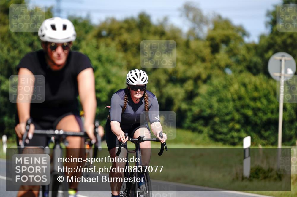 07.09.2025 - 19. Norderstedt Triathlon Michael Burmester http://msf.ph/oto/8837077 07.09.2025 12:51:49 Radfahren 211, 745, 799, 1389 meine-sportfotos.de