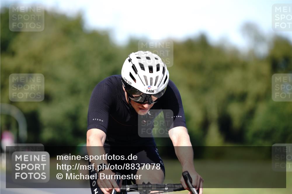 07.09.2025 - 19. Norderstedt Triathlon Michael Burmester http://msf.ph/oto/8837078 07.09.2025 14:12:58 Radfahren 1406 meine-sportfotos.de