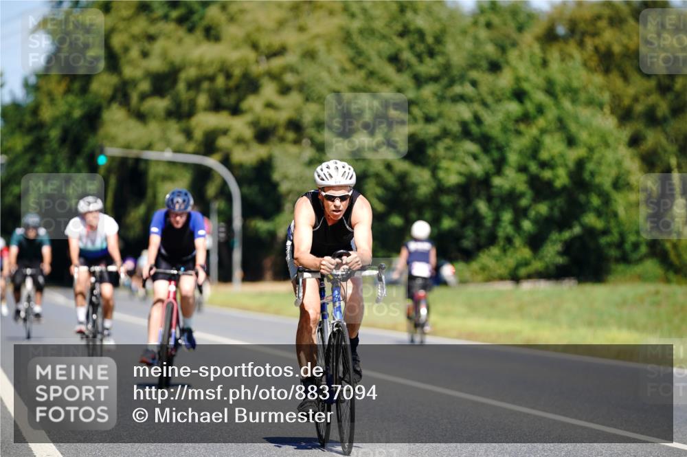 07.09.2025 - 19. Norderstedt Triathlon Michael Burmester http://msf.ph/oto/8837094 07.09.2025 12:52:05 Radfahren 766, 813 meine-sportfotos.de