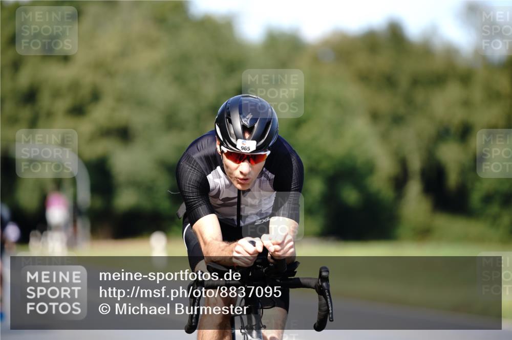 07.09.2025 - 19. Norderstedt Triathlon Michael Burmester http://msf.ph/oto/8837095 07.09.2025 14:13:21 Radfahren 394, 962, 965 meine-sportfotos.de