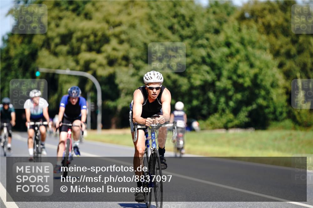 07.09.2025 - 19. Norderstedt Triathlon Michael Burmester http://msf.ph/oto/8837097 07.09.2025 12:52:05 Radfahren 766, 813 meine-sportfotos.de