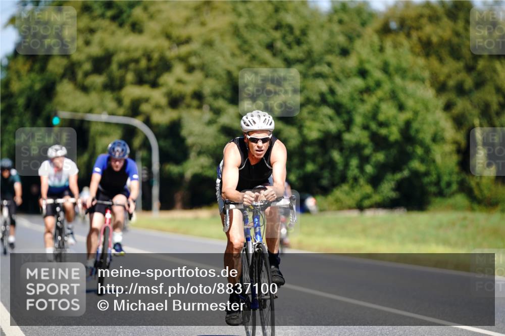 07.09.2025 - 19. Norderstedt Triathlon Michael Burmester http://msf.ph/oto/8837100 07.09.2025 12:52:05 Radfahren 766, 813 meine-sportfotos.de