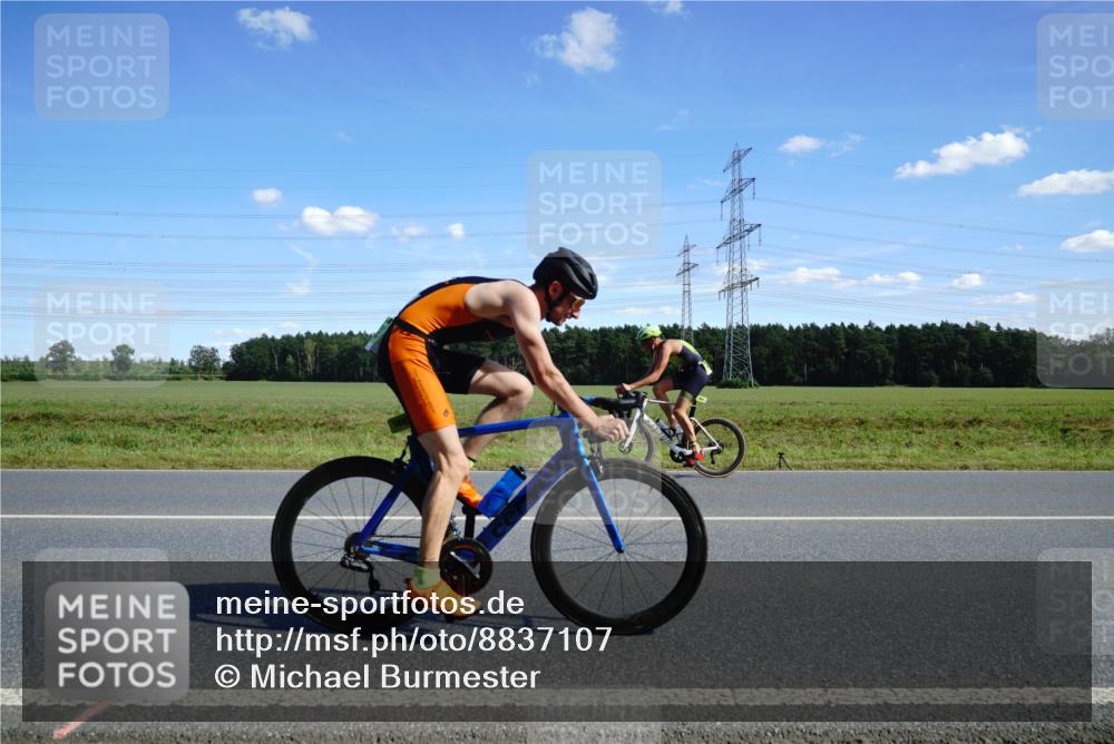 07.09.2025 - 19. Norderstedt Triathlon Michael Burmester http://msf.ph/oto/8837107 07.09.2025 14:08:36 Radfahren 417, 1002, 1031, 1457 meine-sportfotos.de