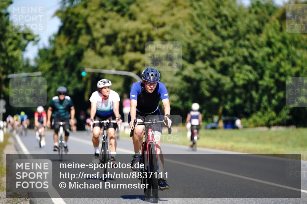 07.09.2025 - 19. Norderstedt Triathlon Michael Burmester http://msf.ph/oto/8837111 07.09.2025 12:52:06 Radfahren 339, 766, 813 meine-sportfotos.de