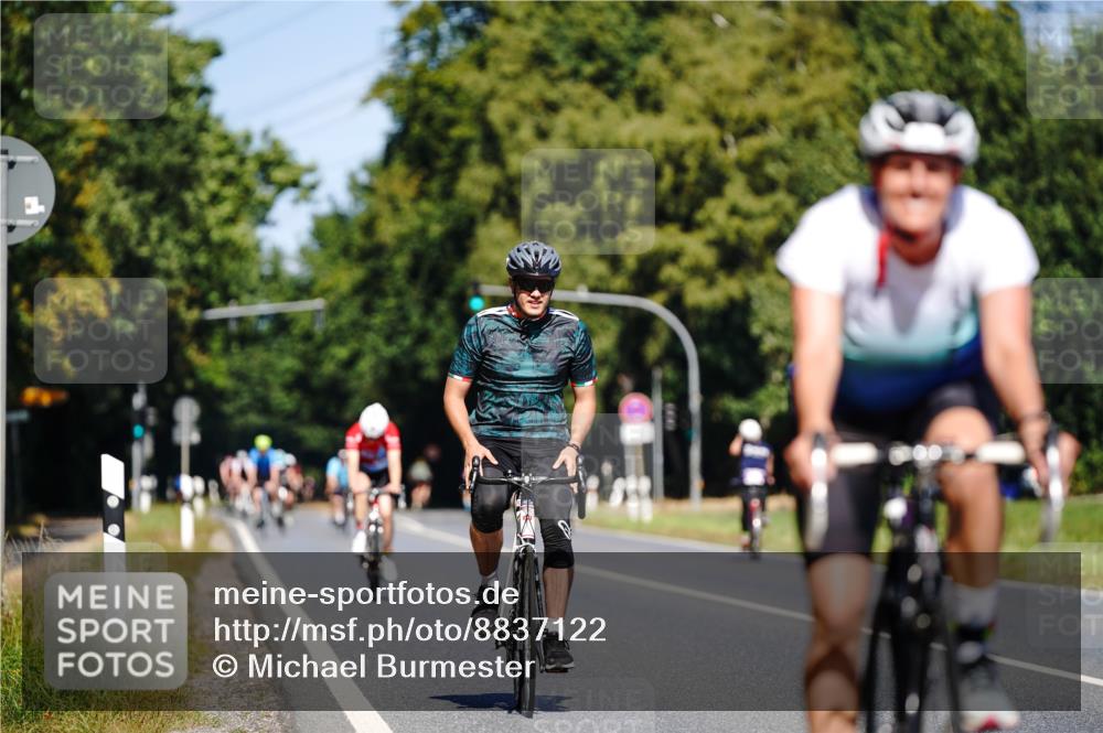 07.09.2025 - 19. Norderstedt Triathlon Michael Burmester http://msf.ph/oto/8837122 07.09.2025 12:52:08 Radfahren 232, 339, 766, 813 meine-sportfotos.de