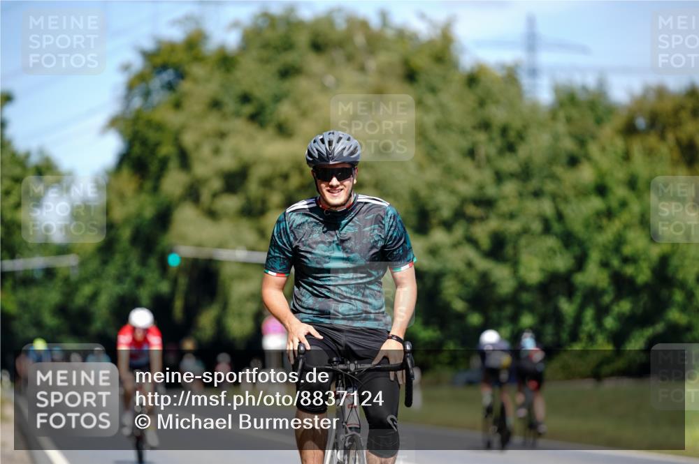 07.09.2025 - 19. Norderstedt Triathlon Michael Burmester http://msf.ph/oto/8837124 07.09.2025 12:52:09 Radfahren 232, 339, 766, 813 meine-sportfotos.de