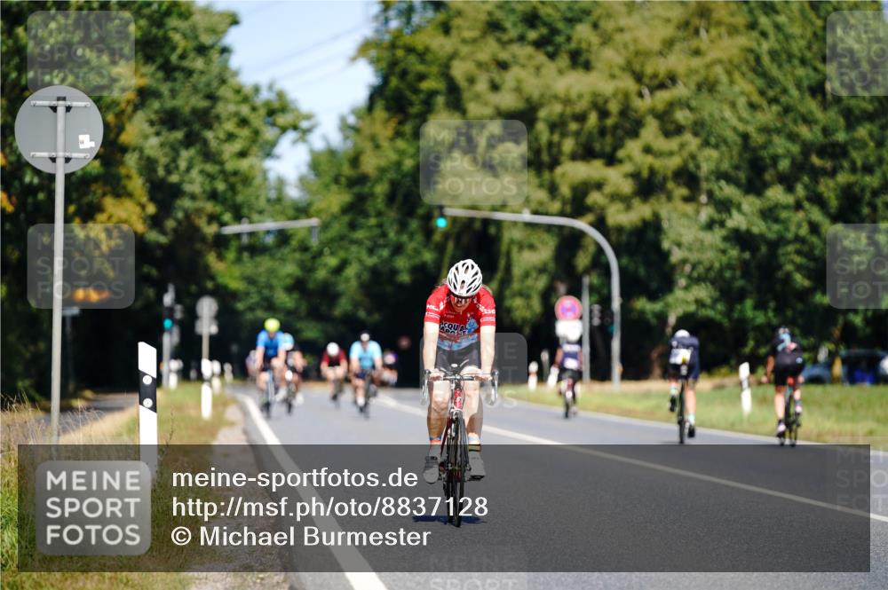 07.09.2025 - 19. Norderstedt Triathlon Michael Burmester http://msf.ph/oto/8837128 07.09.2025 12:52:10 Radfahren 232, 339, 343, 766 meine-sportfotos.de