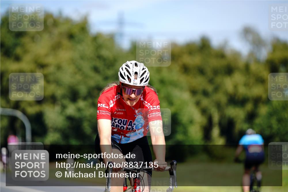 07.09.2025 - 19. Norderstedt Triathlon Michael Burmester http://msf.ph/oto/8837135 07.09.2025 12:52:13 Radfahren 232, 343 meine-sportfotos.de