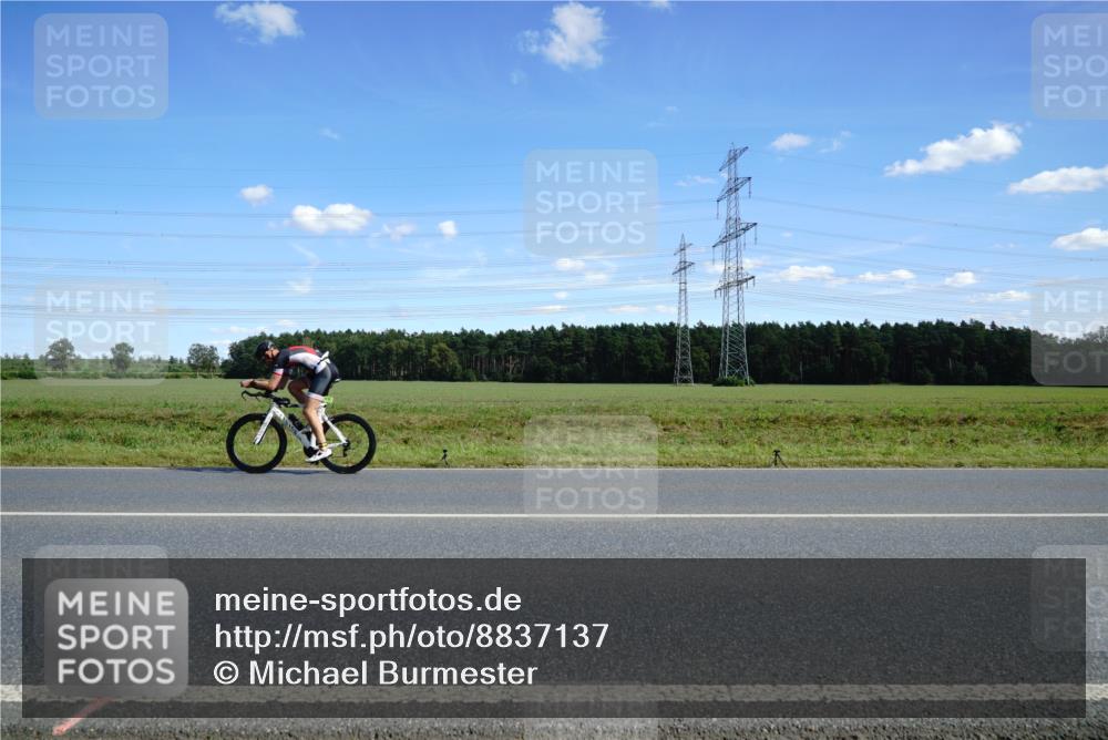 07.09.2025 - 19. Norderstedt Triathlon Michael Burmester http://msf.ph/oto/8837137 07.09.2025 14:08:46 Radfahren 990, 992 meine-sportfotos.de