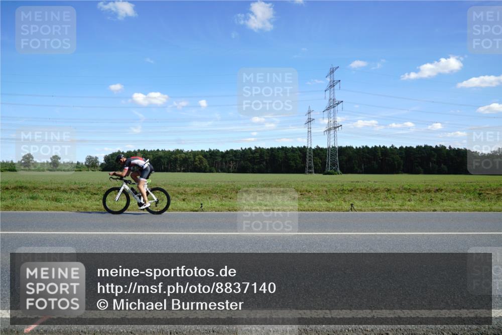 07.09.2025 - 19. Norderstedt Triathlon Michael Burmester http://msf.ph/oto/8837140 07.09.2025 14:08:46 Radfahren 990, 992 meine-sportfotos.de