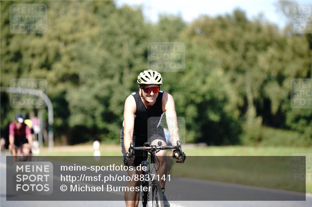07.09.2025 - 19. Norderstedt Triathlon Michael Burmester http://msf.ph/oto/8837141 07.09.2025 14:13:55 Radfahren 905, 978, 985, 1039, 1465, 1471, 1478 meine-sportfotos.de