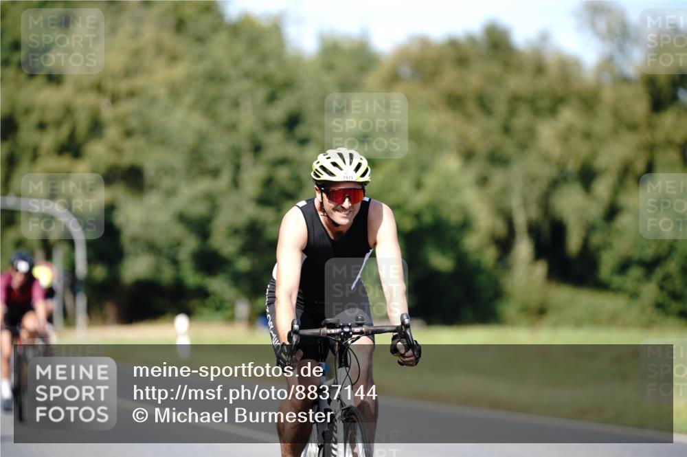 07.09.2025 - 19. Norderstedt Triathlon Michael Burmester http://msf.ph/oto/8837144 07.09.2025 14:13:56 Radfahren 905, 978, 985, 1011, 1465, 1471 meine-sportfotos.de