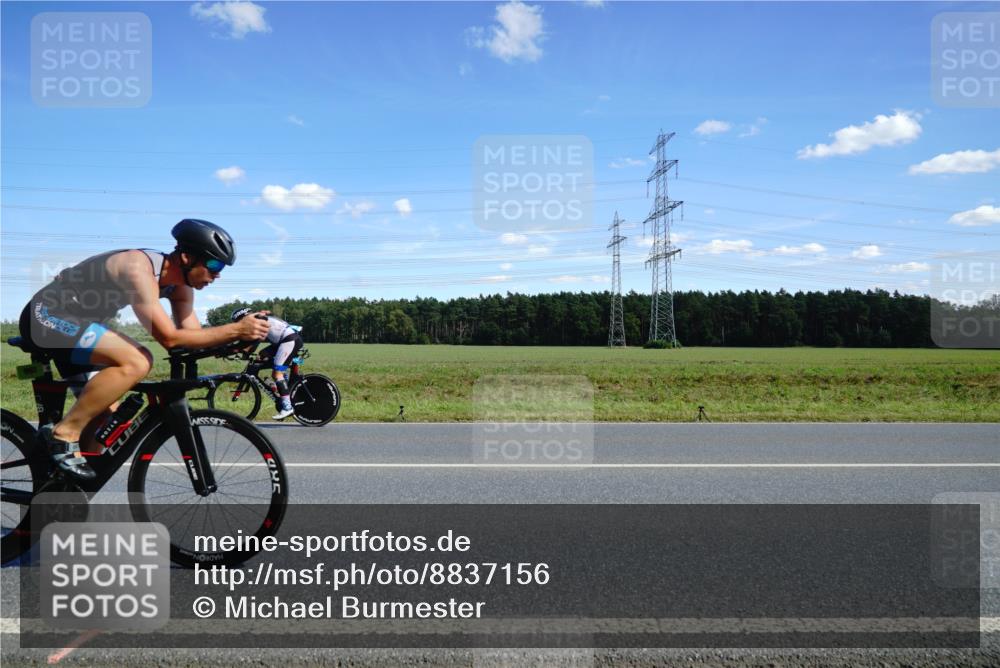 07.09.2025 - 19. Norderstedt Triathlon Michael Burmester http://msf.ph/oto/8837156 07.09.2025 14:08:49 Radfahren 986, 990, 992 meine-sportfotos.de
