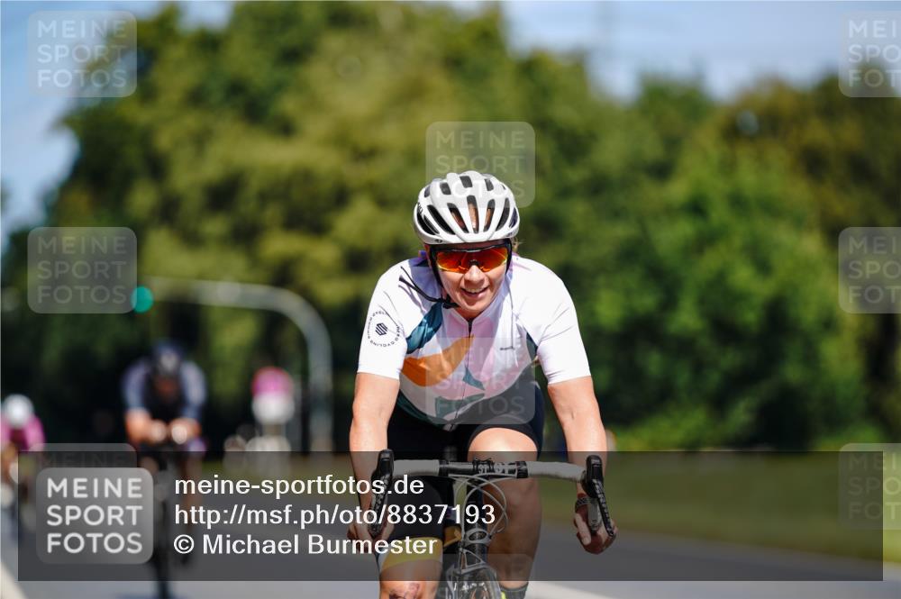 07.09.2025 - 19. Norderstedt Triathlon Michael Burmester http://msf.ph/oto/8837193 07.09.2025 12:52:44 Radfahren 310, 352 meine-sportfotos.de
