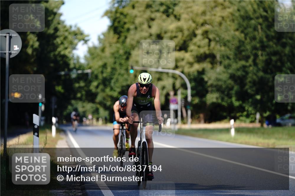 07.09.2025 - 19. Norderstedt Triathlon Michael Burmester http://msf.ph/oto/8837194 07.09.2025 14:14:14 Radfahren 988, 996 meine-sportfotos.de