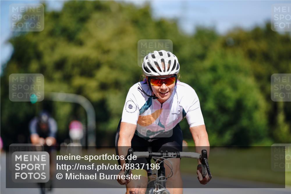 07.09.2025 - 19. Norderstedt Triathlon Michael Burmester http://msf.ph/oto/8837196 07.09.2025 12:52:44 Radfahren 310, 352 meine-sportfotos.de