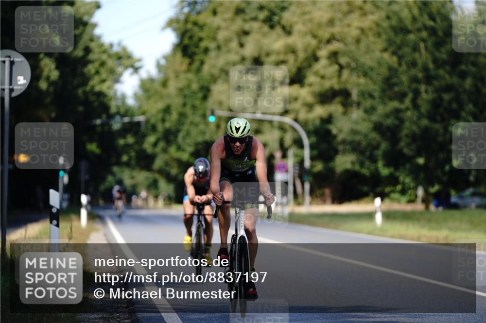07.09.2025 - 19. Norderstedt Triathlon Michael Burmester http://msf.ph/oto/8837197 07.09.2025 14:14:14 Radfahren 988, 996 meine-sportfotos.de