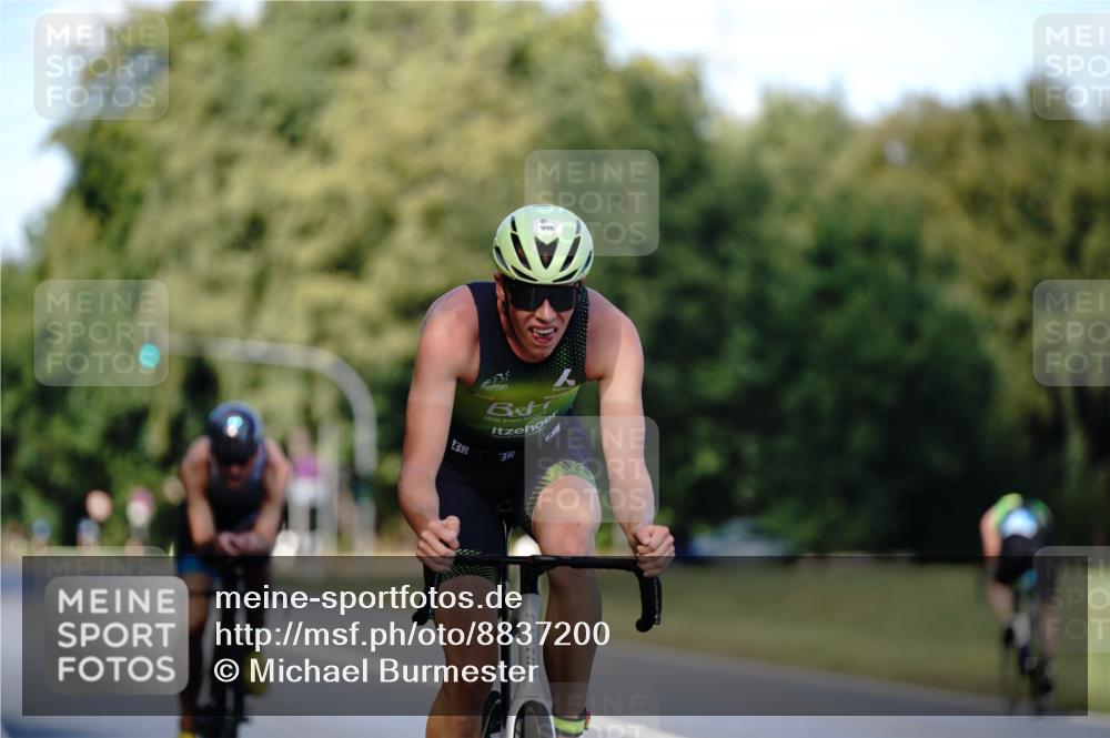 07.09.2025 - 19. Norderstedt Triathlon Michael Burmester http://msf.ph/oto/8837200 07.09.2025 14:14:15 Radfahren 988, 996 meine-sportfotos.de