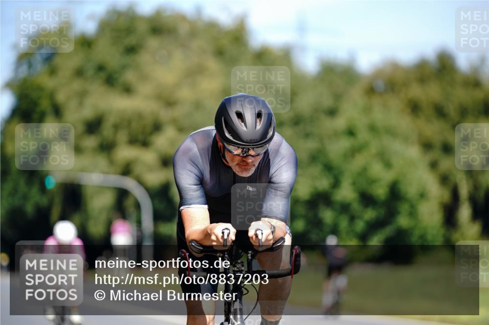 07.09.2025 - 19. Norderstedt Triathlon Michael Burmester http://msf.ph/oto/8837203 07.09.2025 12:52:47 Radfahren 235, 310, 352 meine-sportfotos.de