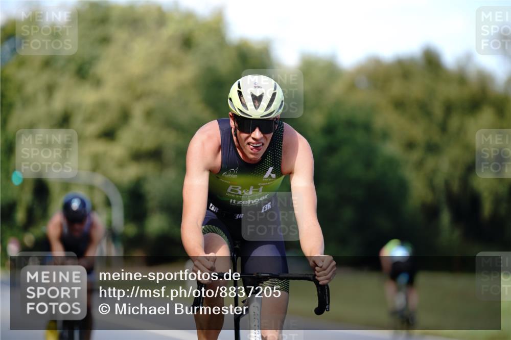 07.09.2025 - 19. Norderstedt Triathlon Michael Burmester http://msf.ph/oto/8837205 07.09.2025 14:14:15 Radfahren 988, 996 meine-sportfotos.de