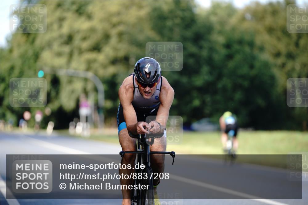 07.09.2025 - 19. Norderstedt Triathlon Michael Burmester http://msf.ph/oto/8837208 07.09.2025 14:14:16 Radfahren 988, 996 meine-sportfotos.de